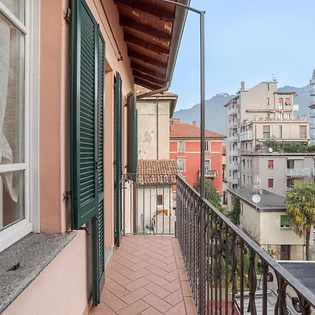 Cozy With Balcony- Center!