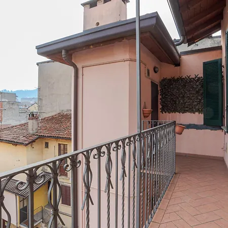 Apartment Cozy With Balcony- Center! Como