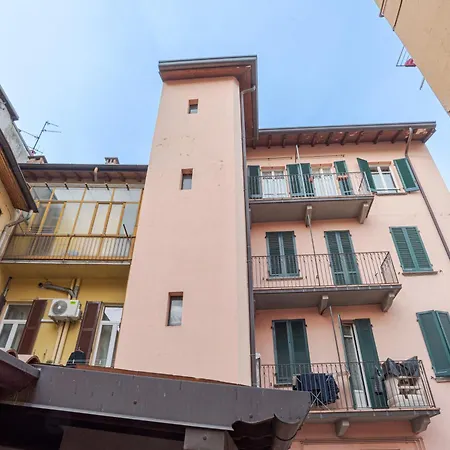Apartment Cozy With Balcony- Center! *