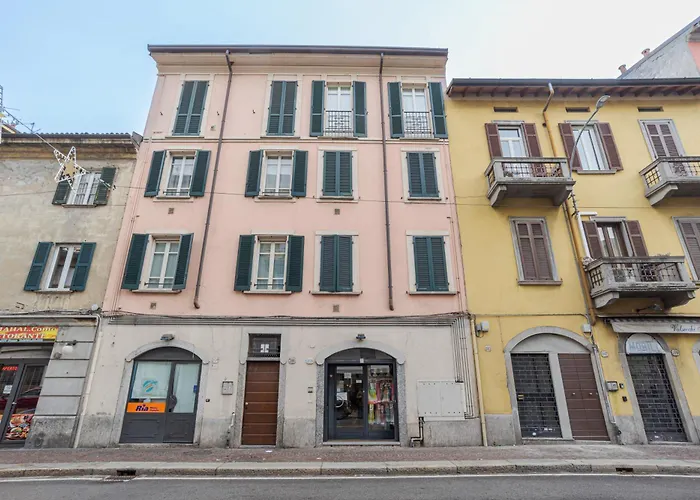 Guesthost - Cozy Few Steps To Center Como